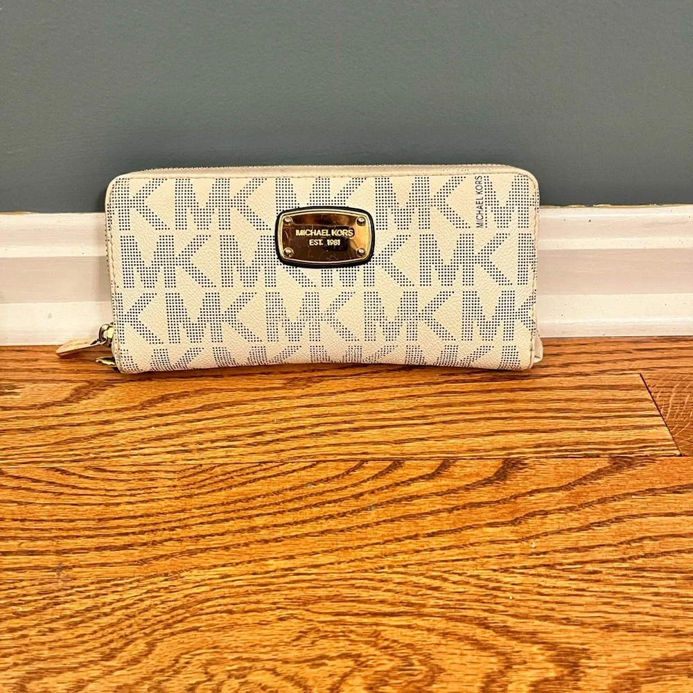 Michael Kors White Monogram wallet no wristlet band